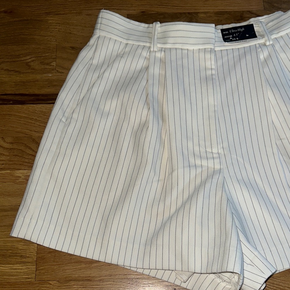 Abercrombie & Fitch White Pinstripe High Waist Women's Shorts - Picture 4 of 10